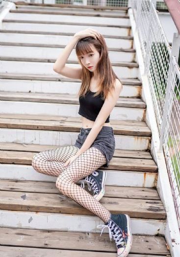 动漫男生微笑暖心图片_BD英语免费观看