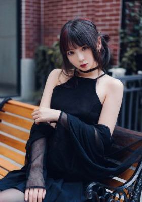 中国丰满裸体裸模外拍_剧情片完整版观看